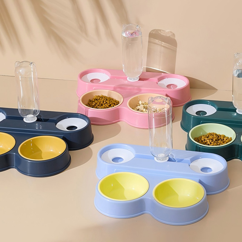 مياه شرب مزدوجة على شكل ضفدع ووعاء تغذية مزدوج للحيوانات الأليفة