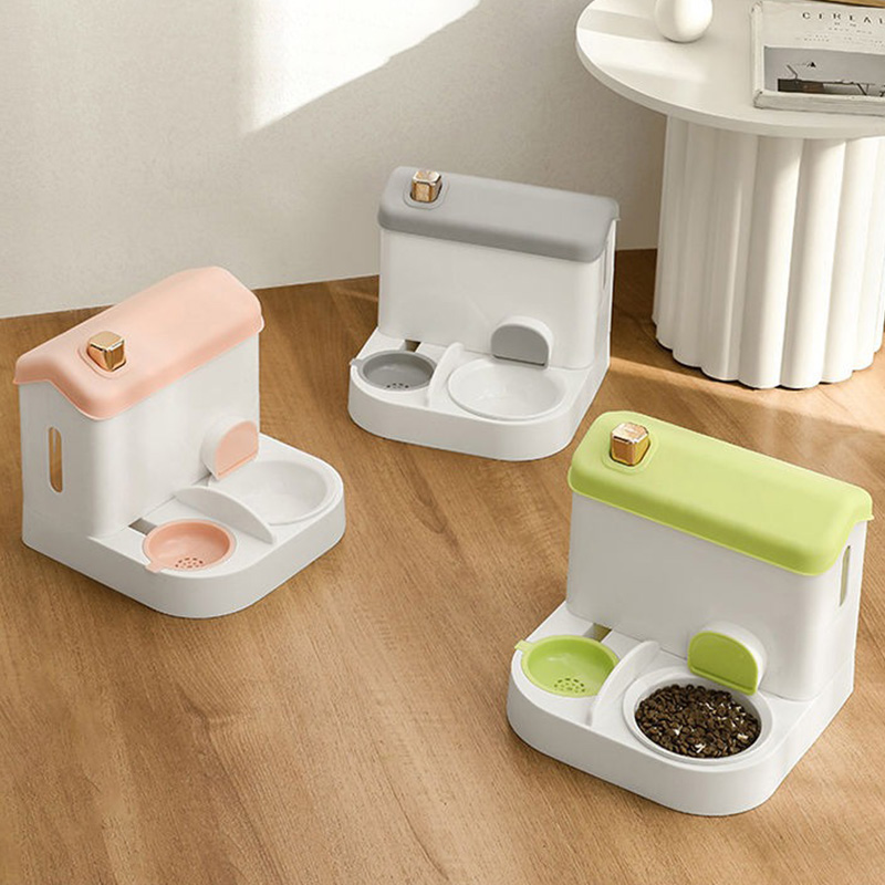 المغذي الآلي للحيوانات الأليفة: المواد المستخدمة في السوق